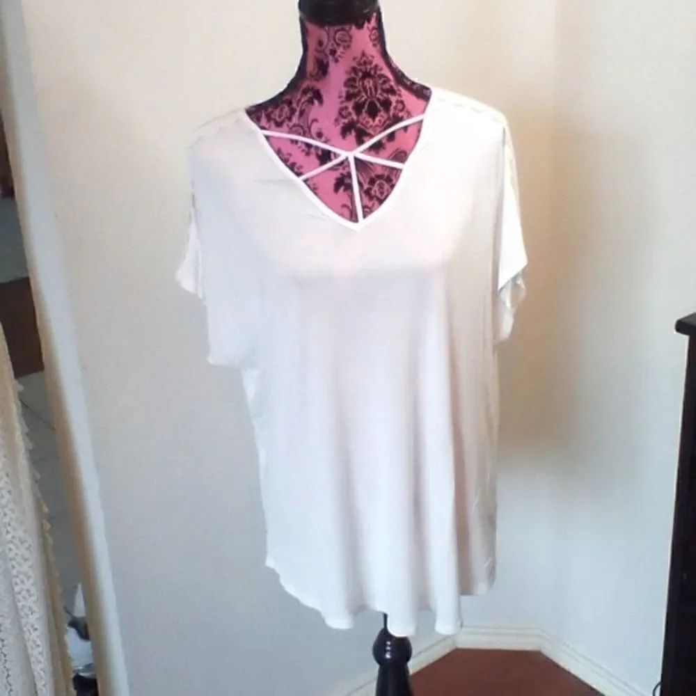 Women's Stretch Cato Top With Cut Out Neckline - Size XL